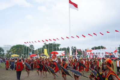 Ratusan Masyarakat Tumpah Ruah di Pawai Budaya HUT ke-65 Provinsi Riau